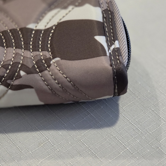 Lug Tendu Camo Taupe, East West Wallet, Slim, EUC - Picture 10 of 11